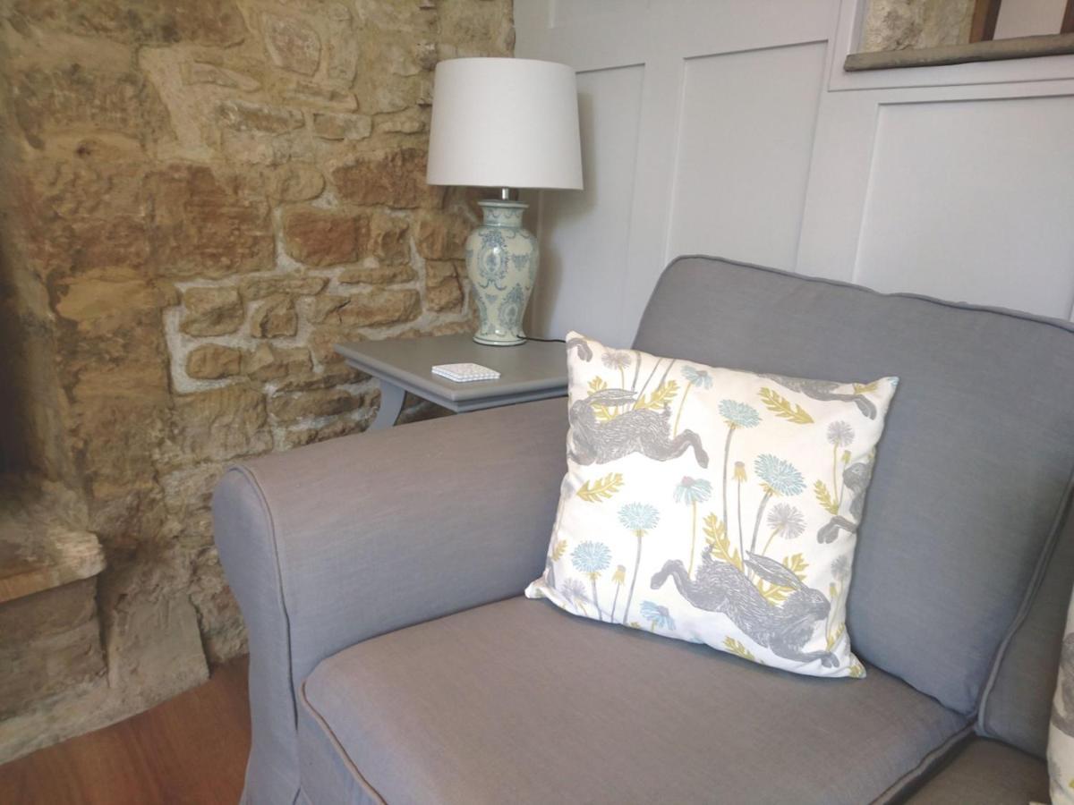 Pass The Keys The Pippins A Cotswold Cottage And Garden Parking Stow-on-the-Wold Exterior foto